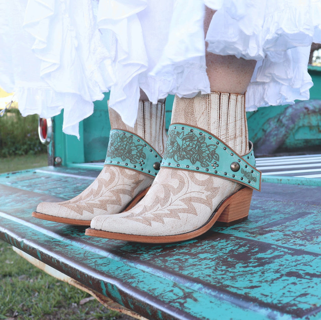 Cowboy Boot Accessories Boot Lassos Hummingbird in Aqua Blue Leather