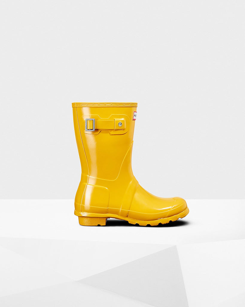 Short gloss rain boots top